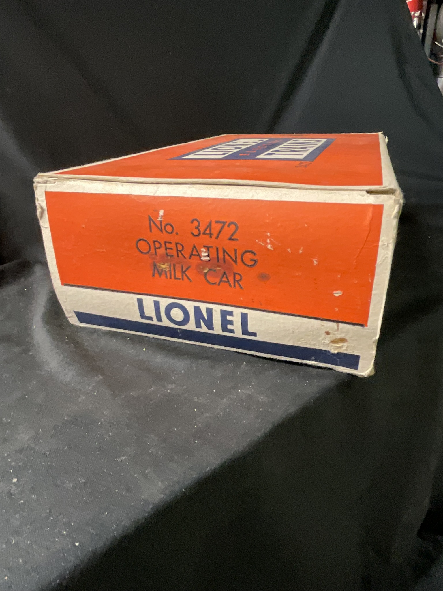 Lionel No. 3472 Operating Milk Car with Platform and Original Box