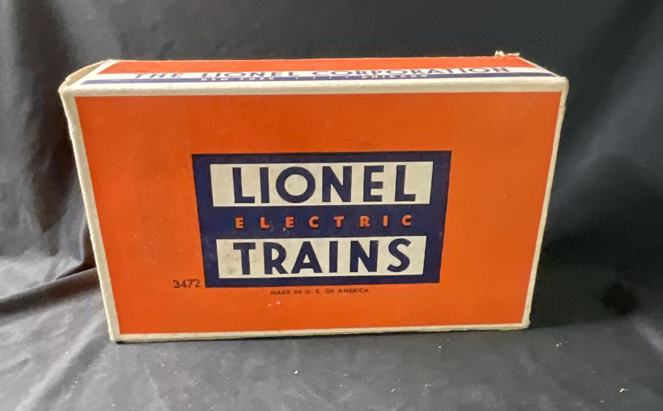 Lionel No. 3472 Operating Milk Car with Platform and Original Box