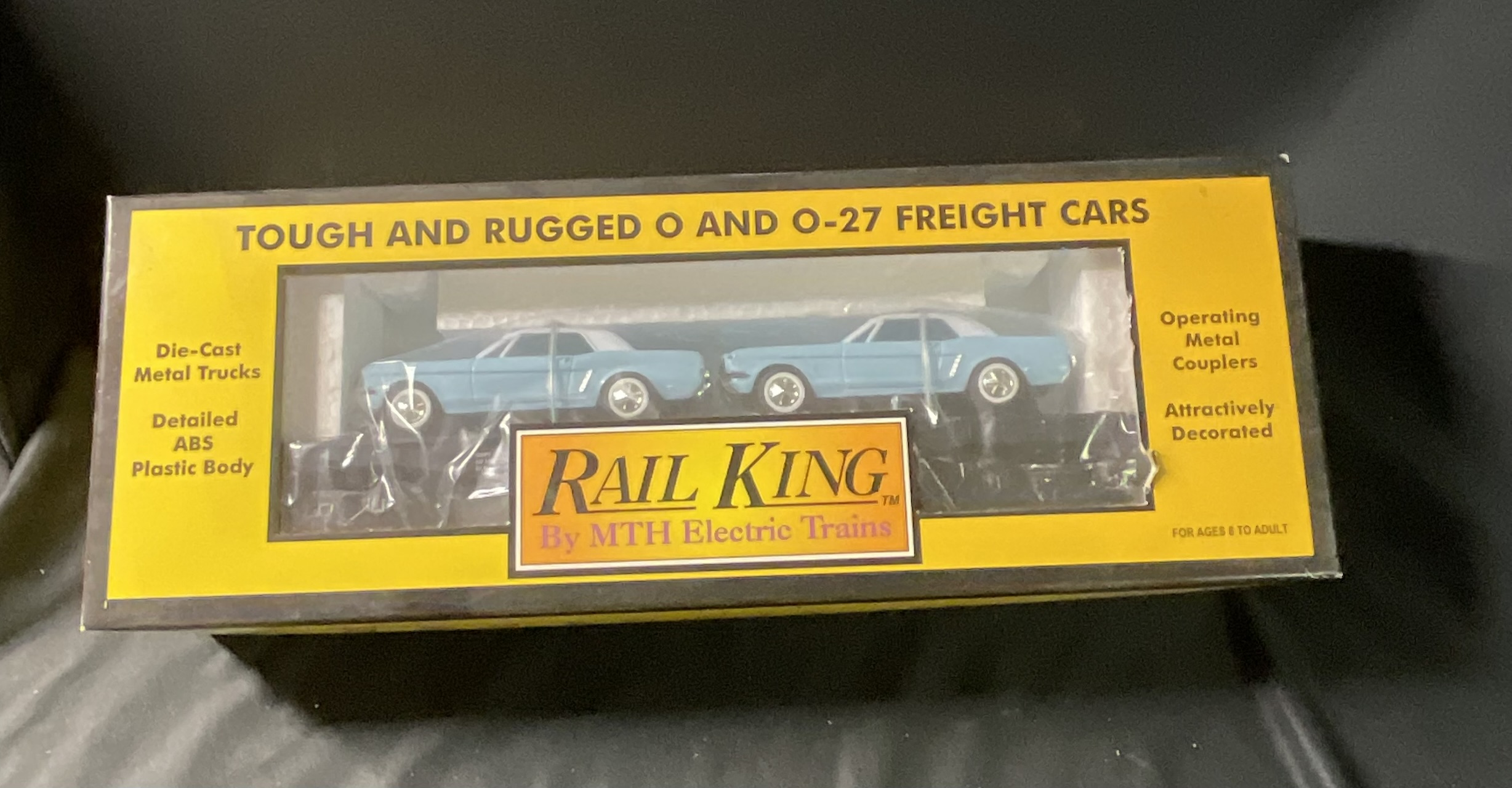 MTH Rail King 30-7617 O-Gauge Auto Transport Flat Car with Ertl 64 Mustangs