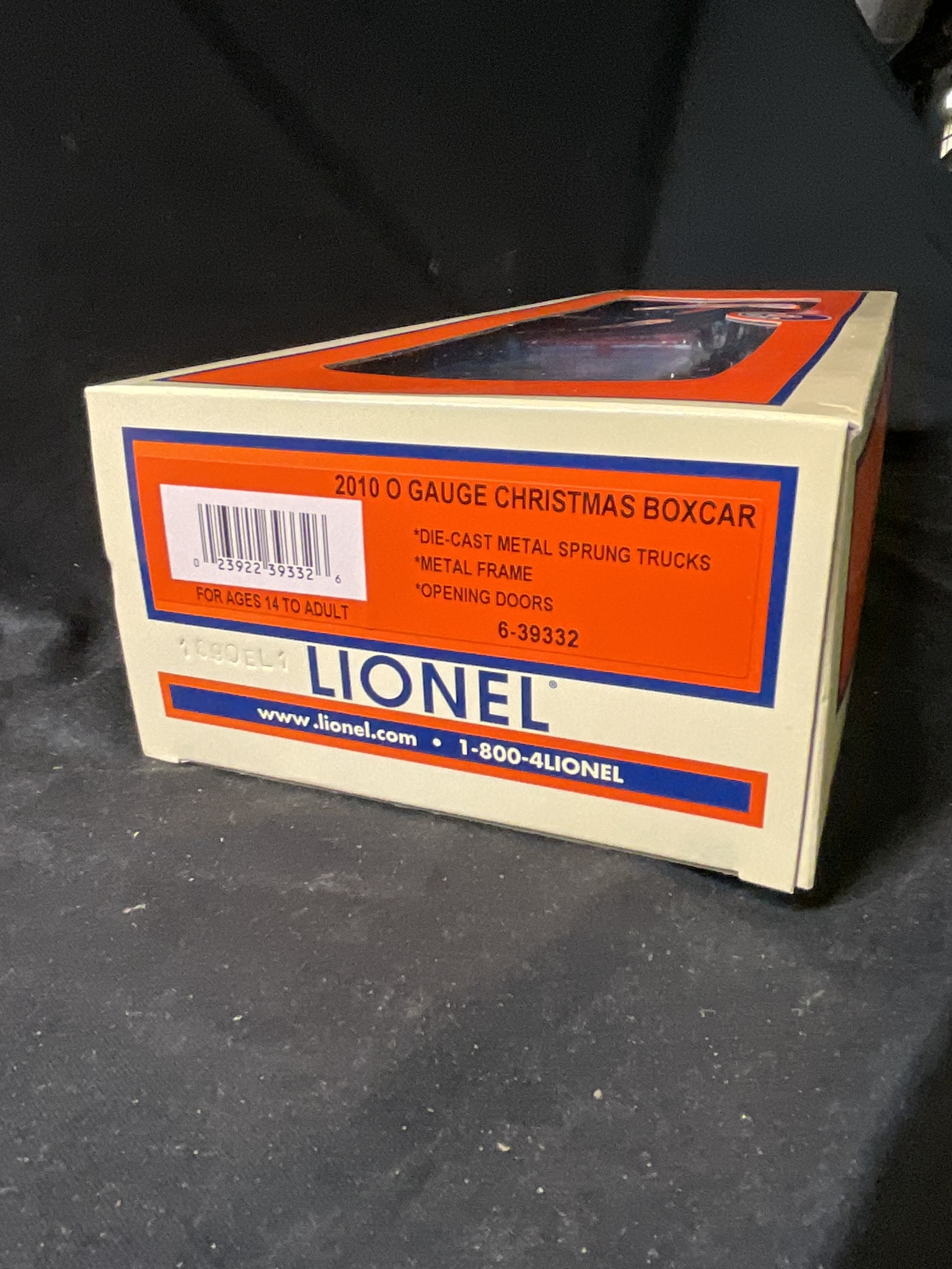Lionel O Gauge 6-39332 Christmas Boxcar 2010