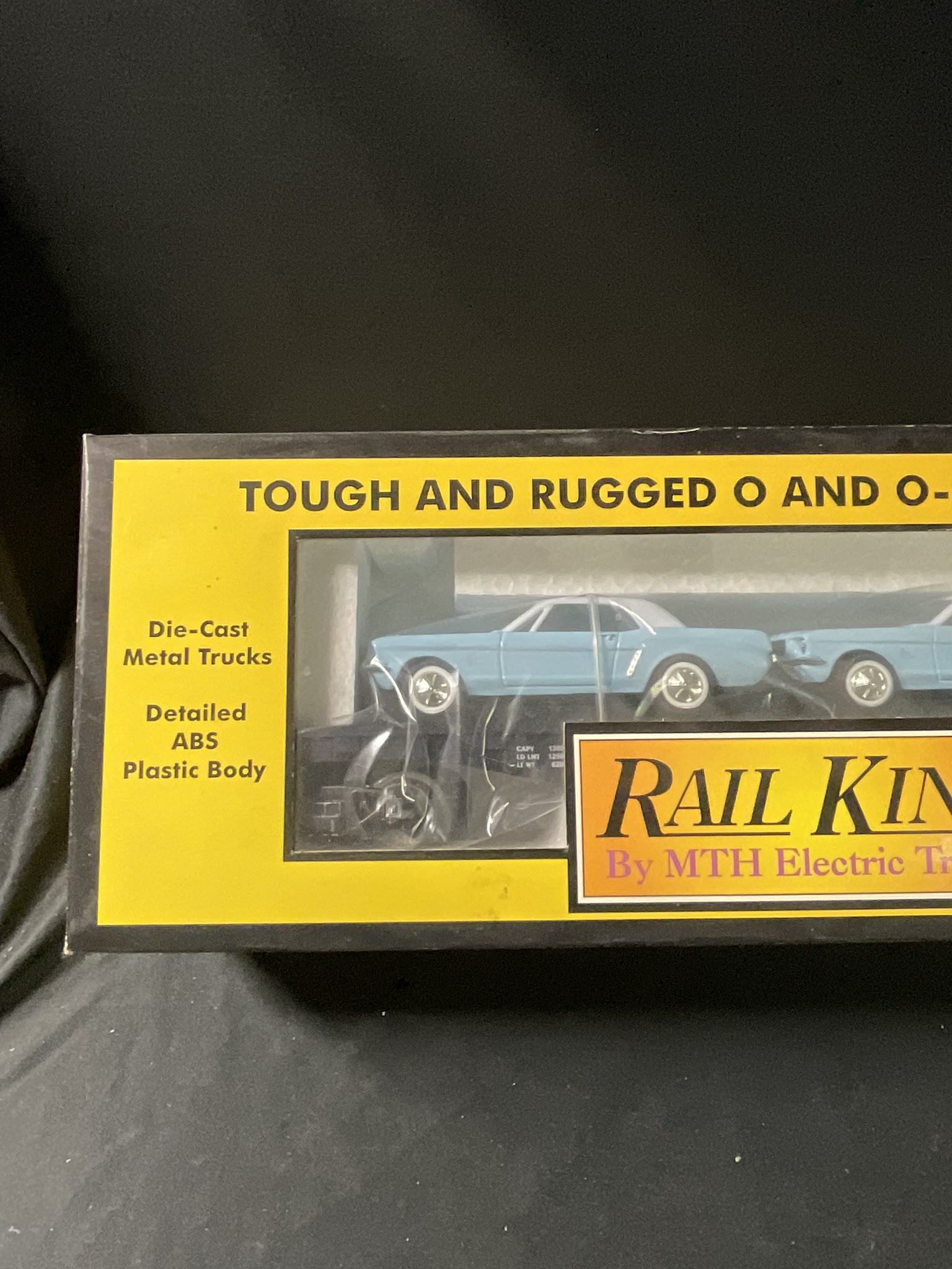 MTH Rail King O Gauge 30-7617 Auto Transport Flat Car with Ertl 1964 Mustangs