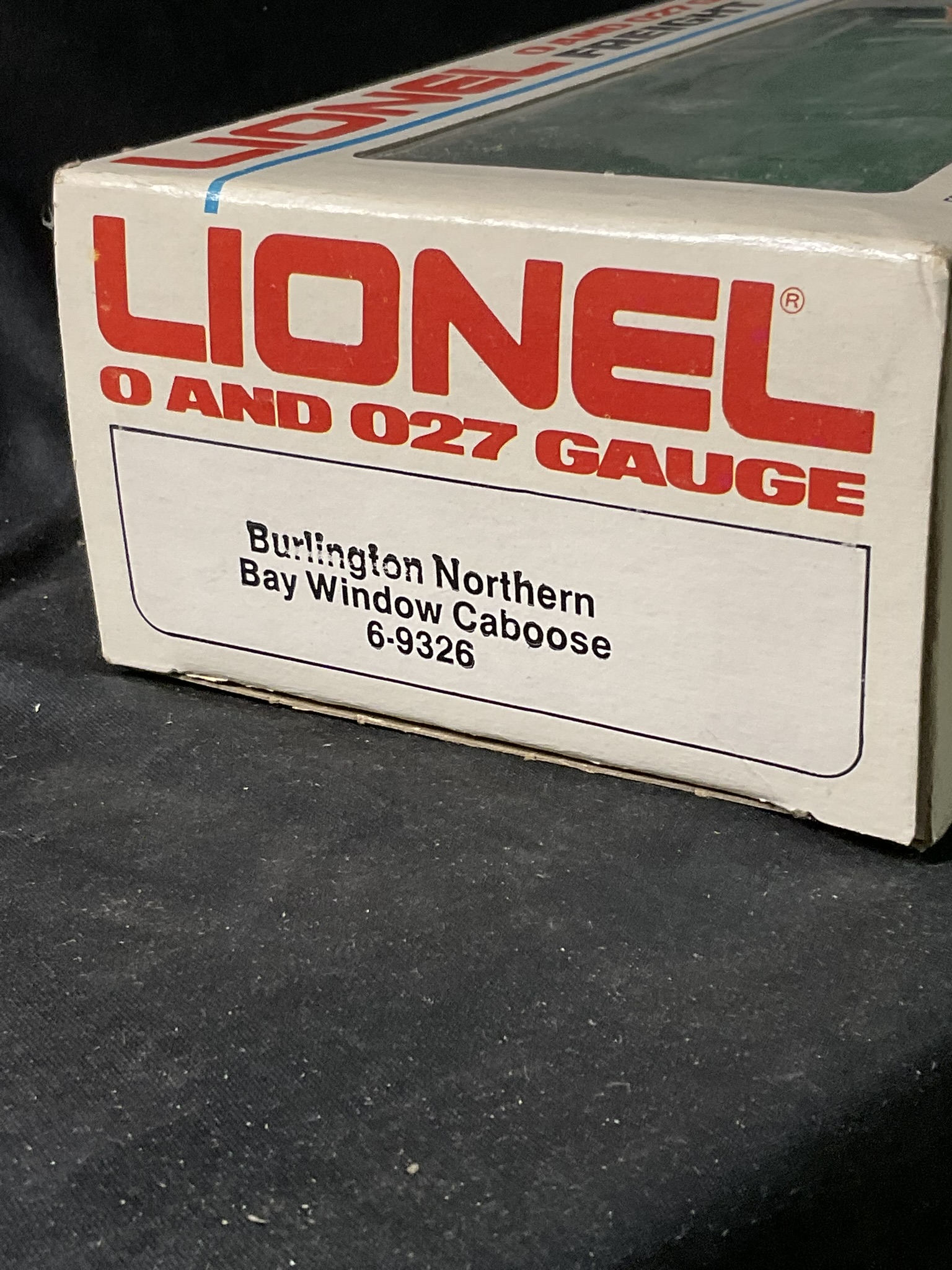 Lionel O/O27 Gauge Burlington Northern Bay Window Caboose 6-9326 with Original Box