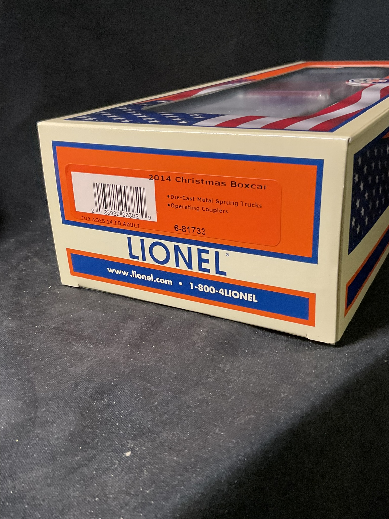 Lionel 2014 Christmas O Gauge Boxcar Model 6-81733