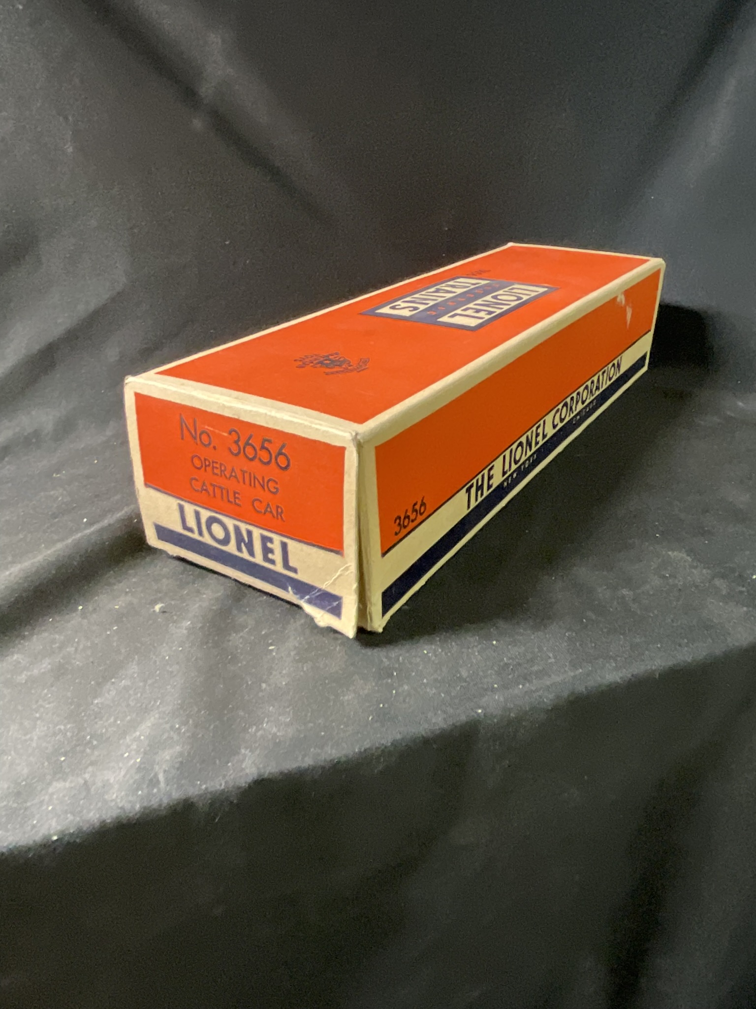 Lionel Postwar O-Gauge No. 3656 Operating Cattle Car with Original Box