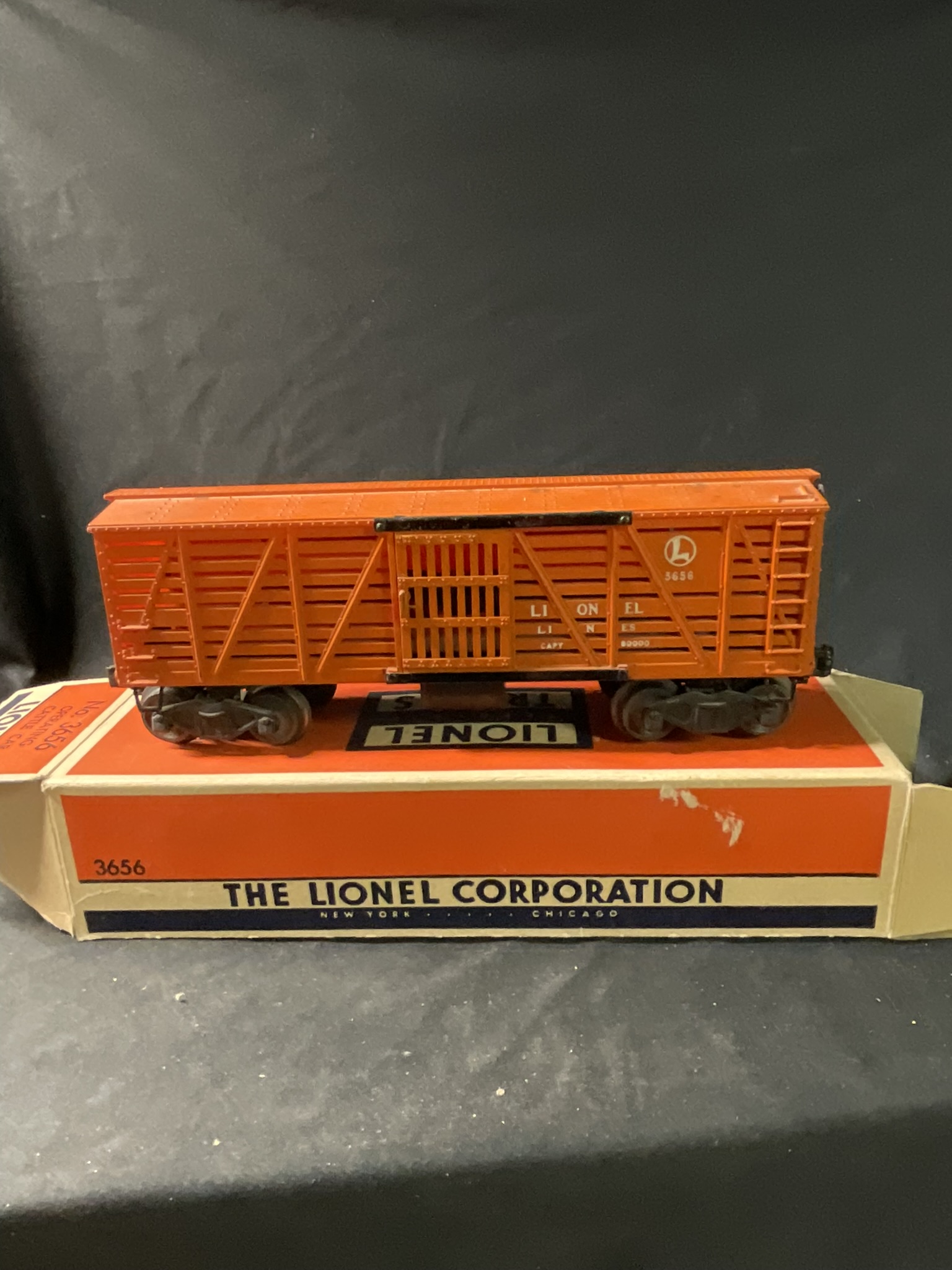 Lionel Postwar O-Gauge No. 3656 Operating Cattle Car with Original Box