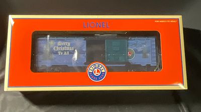 Lionel 6-25033 2007 Christmas Boxcar. Lionel O-gauge model train boxcar, 2007 Christmas edition 