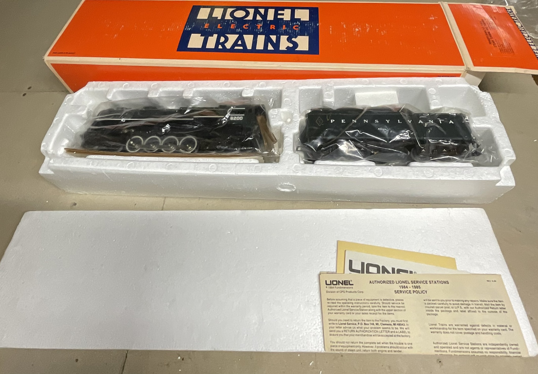Lionel Pennsylvania S-2 6-8-6 Steam Turbine and Tender 6-8404