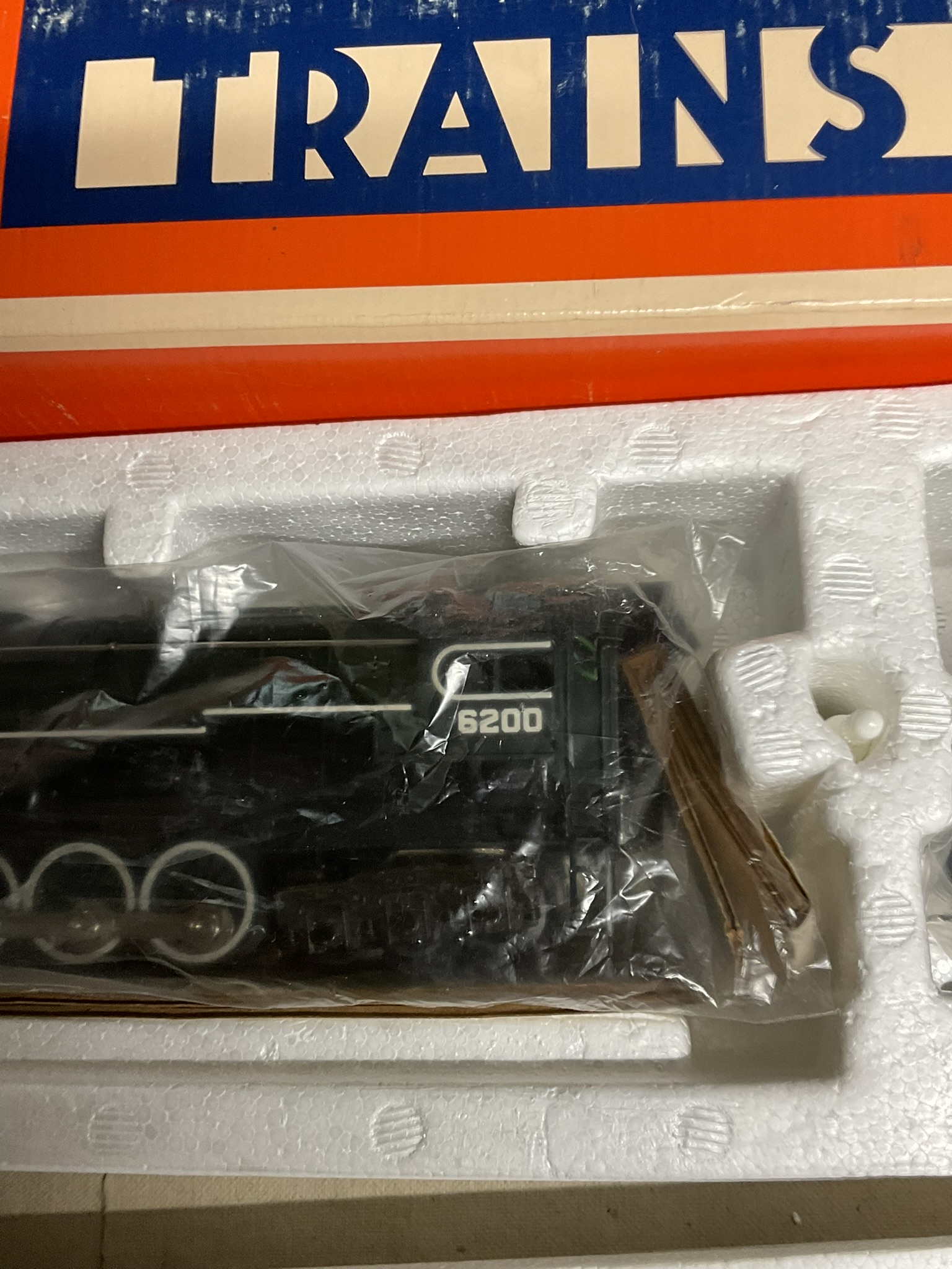 Lionel Pennsylvania S-2 6-8-6 Steam Turbine and Tender 6-8404
