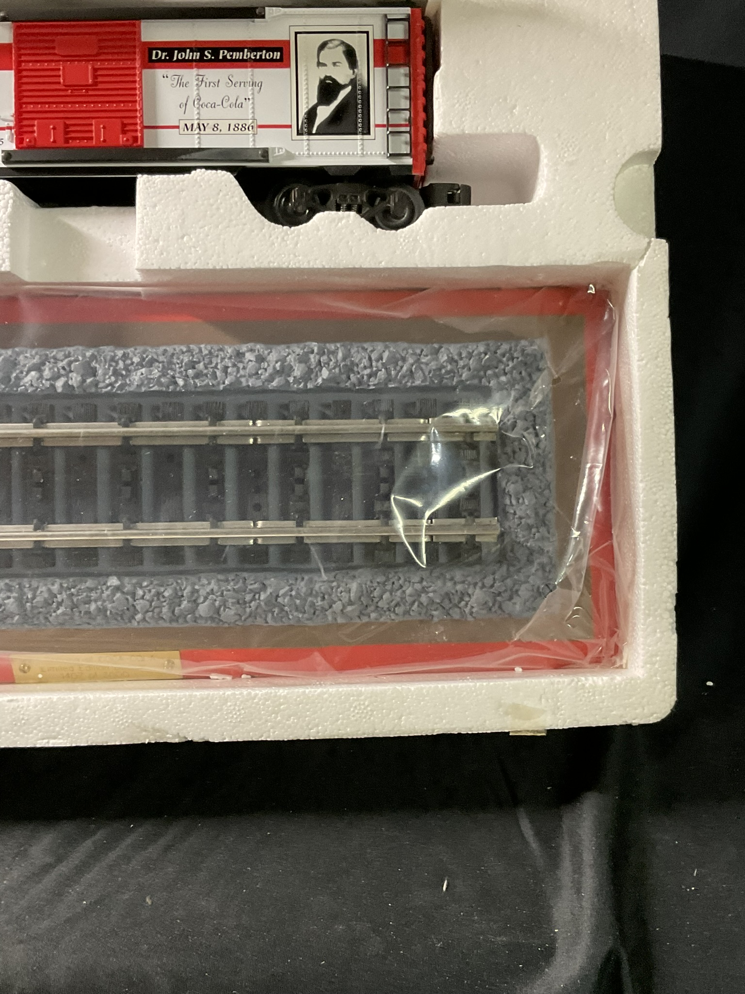 K-Line K641-5105 1st Serving of Coca-Cola Limited Edition O-Gauge Boxcar and Display Track