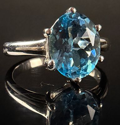 Sterling Silver and Oval Cut Light Blue Gemstone Solitaire Ring. A sterling silver solitaire 
