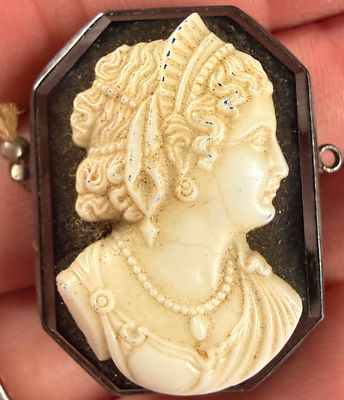 Art Deco Sterling Silver and Black Onyx Neoclassical Cameo Centerpiece. This octagonal jewelry 