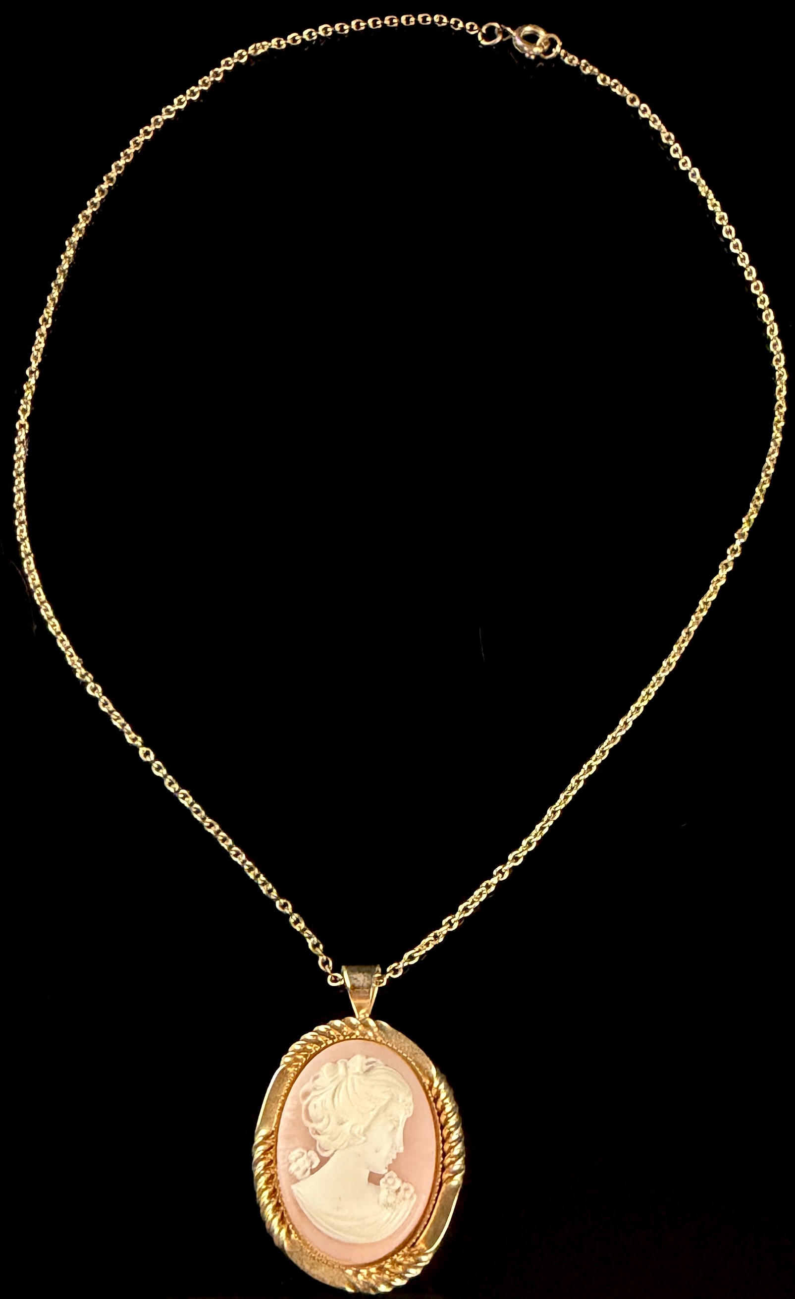 Vintage Gold-Tone and Carved Shell Cameo Pendant Necklace