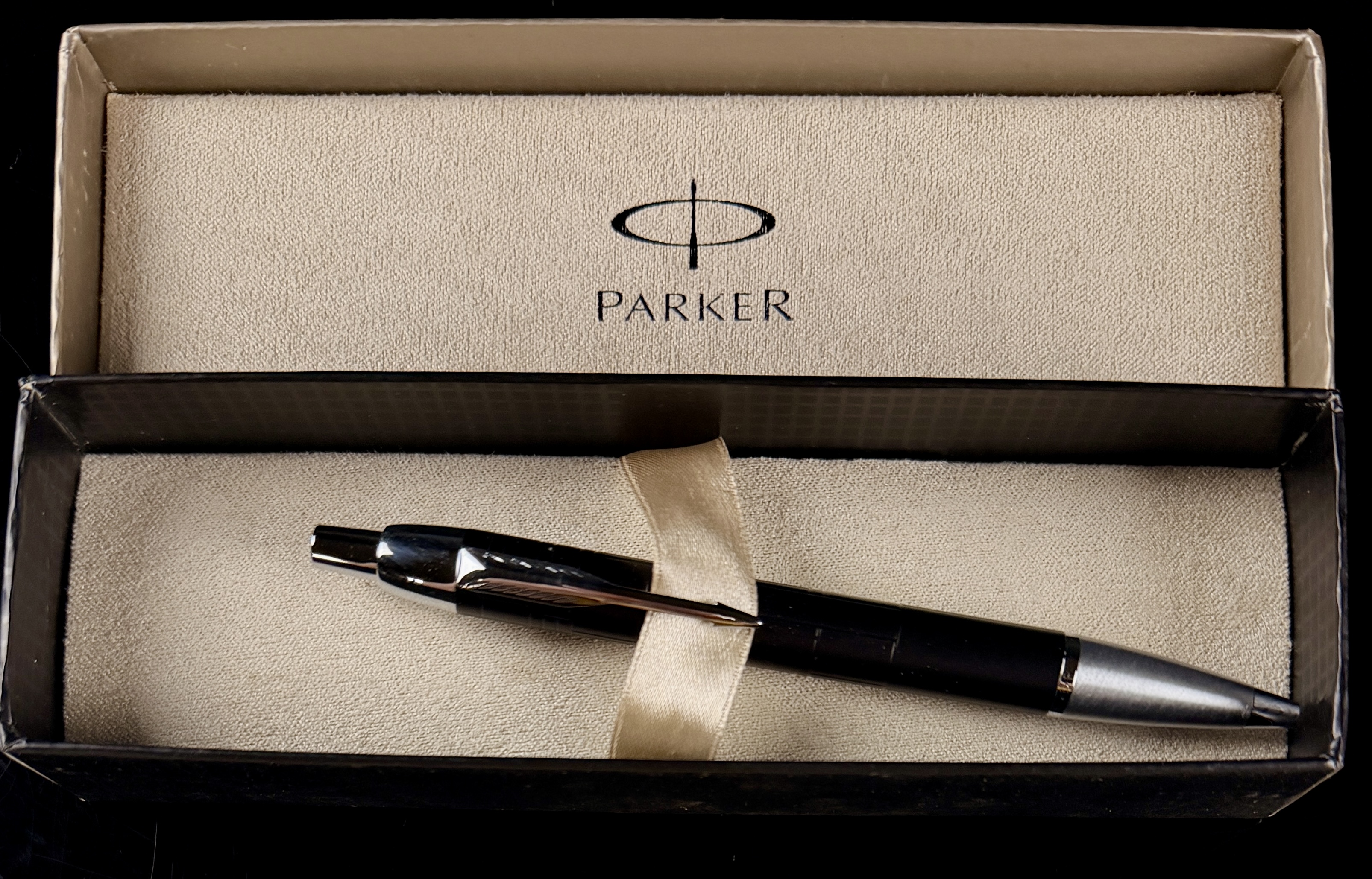 Parker Urban Premium Matte Black Lacquered Ballpoint Pen with Chrome Trim and Box