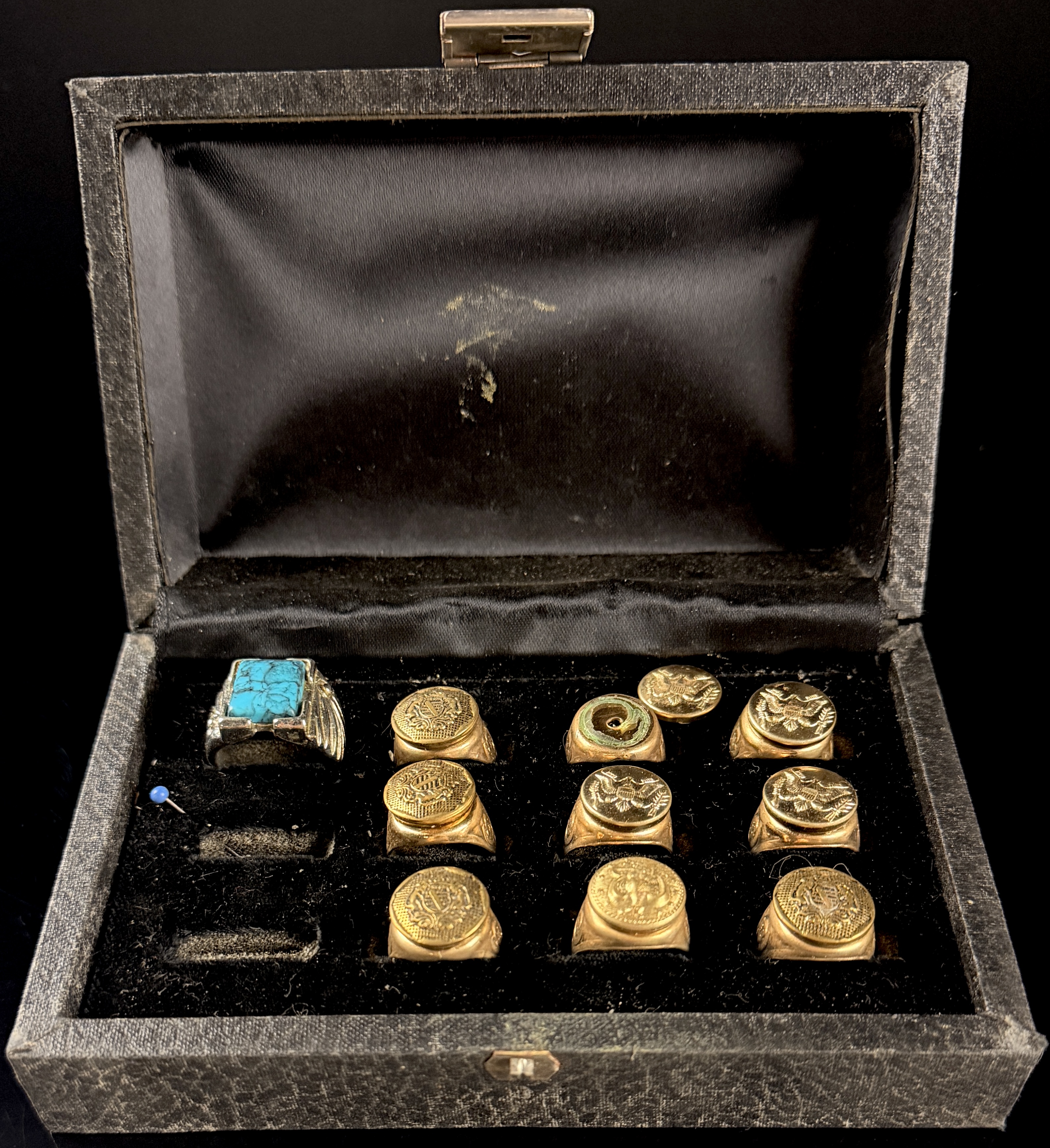 A Collection of Vintage Mixed Metal Rings and Heraldic Button Components