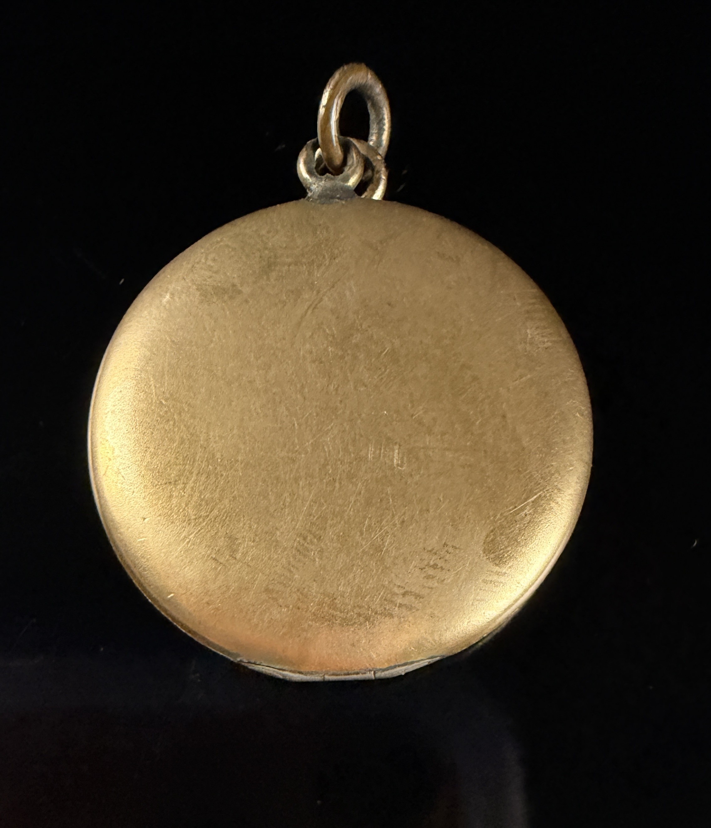 Walter E. Hayward Co. 1/20 12K Gold-Filled Hand-Engraved Circular Locket Pendant
