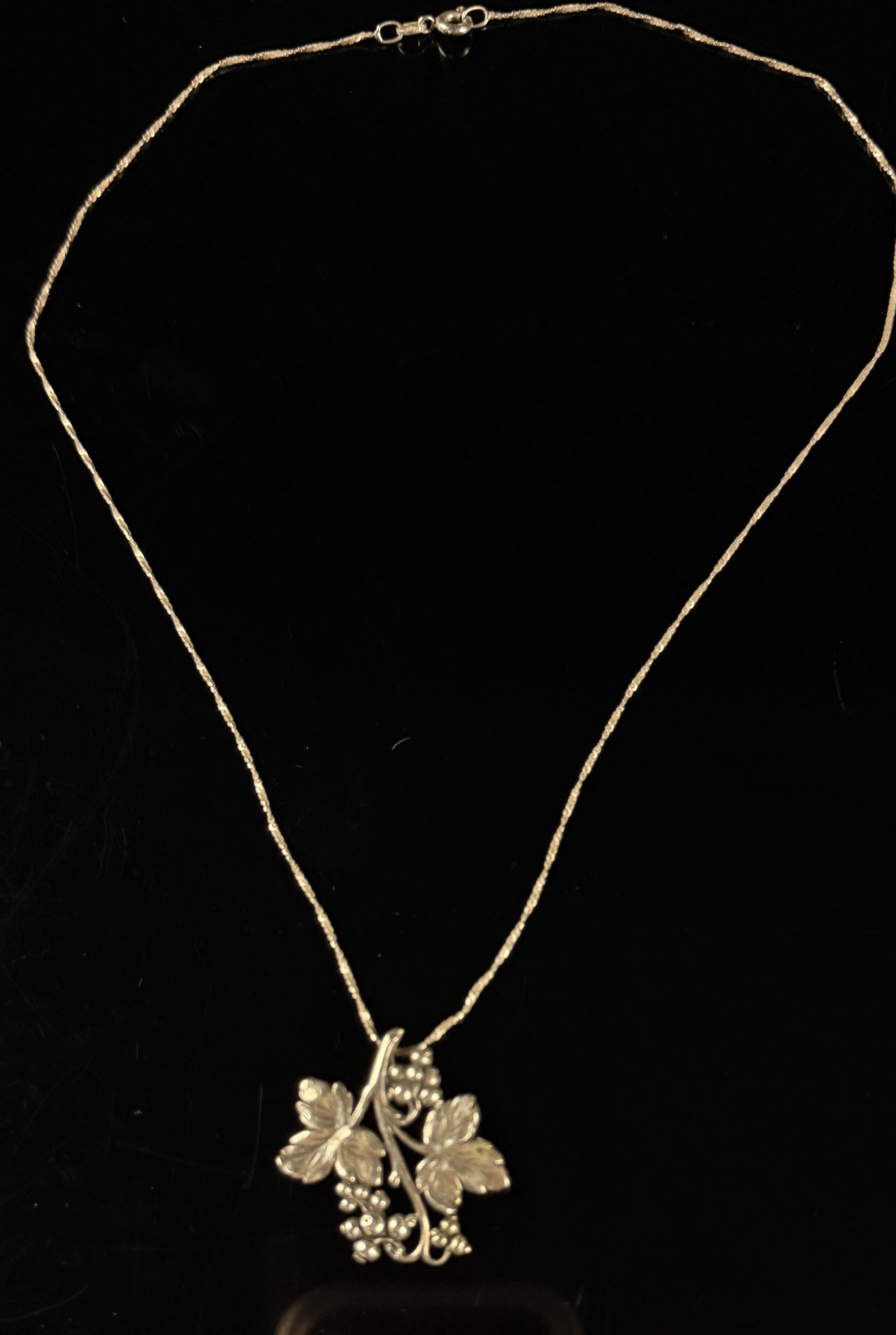 Italian Sterling Silver Serpentine Chain and Grapevine Motif Pendant Necklace