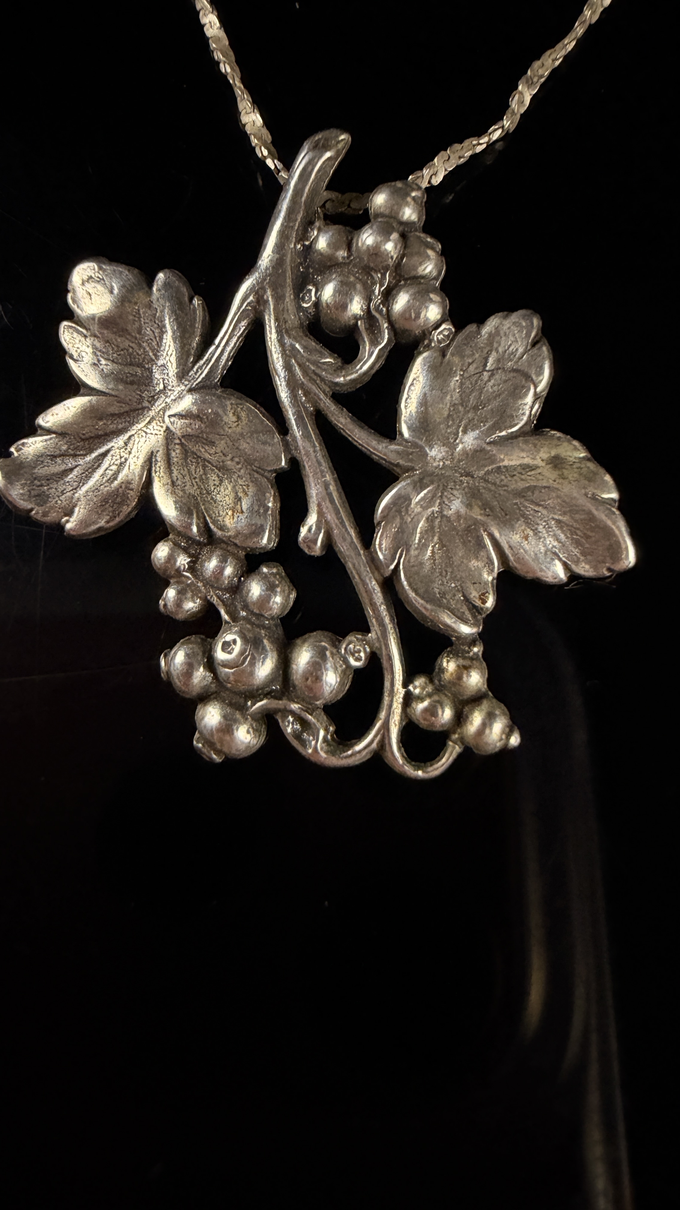 Italian Sterling Silver Serpentine Chain and Grapevine Motif Pendant Necklace
