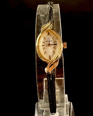 Vintage Omega 14K Yellow Gold Ladies Manual Wind Cocktail Watch, Runs. A vintage ladies Omega 
