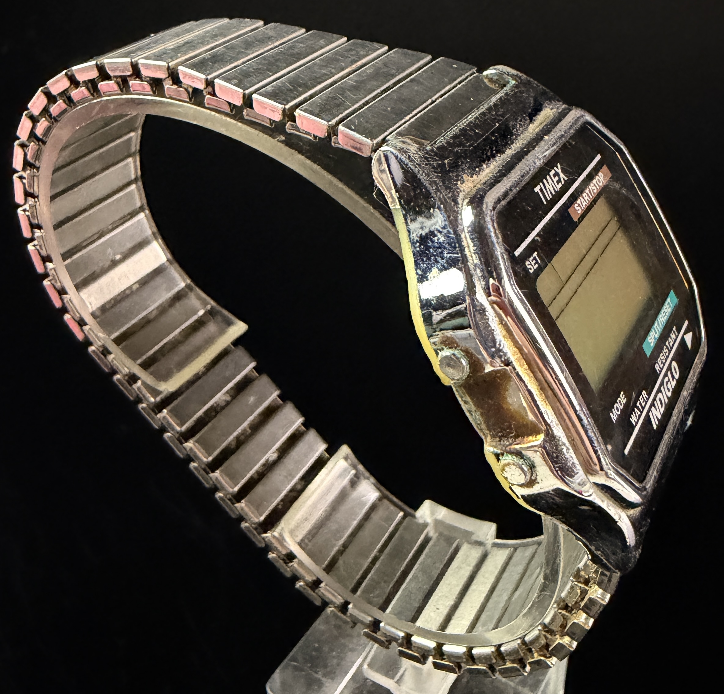 Timex Classic Digital Indiglo Watch with Expanding Bracelet, Reference 555 U0, Needs a Battery