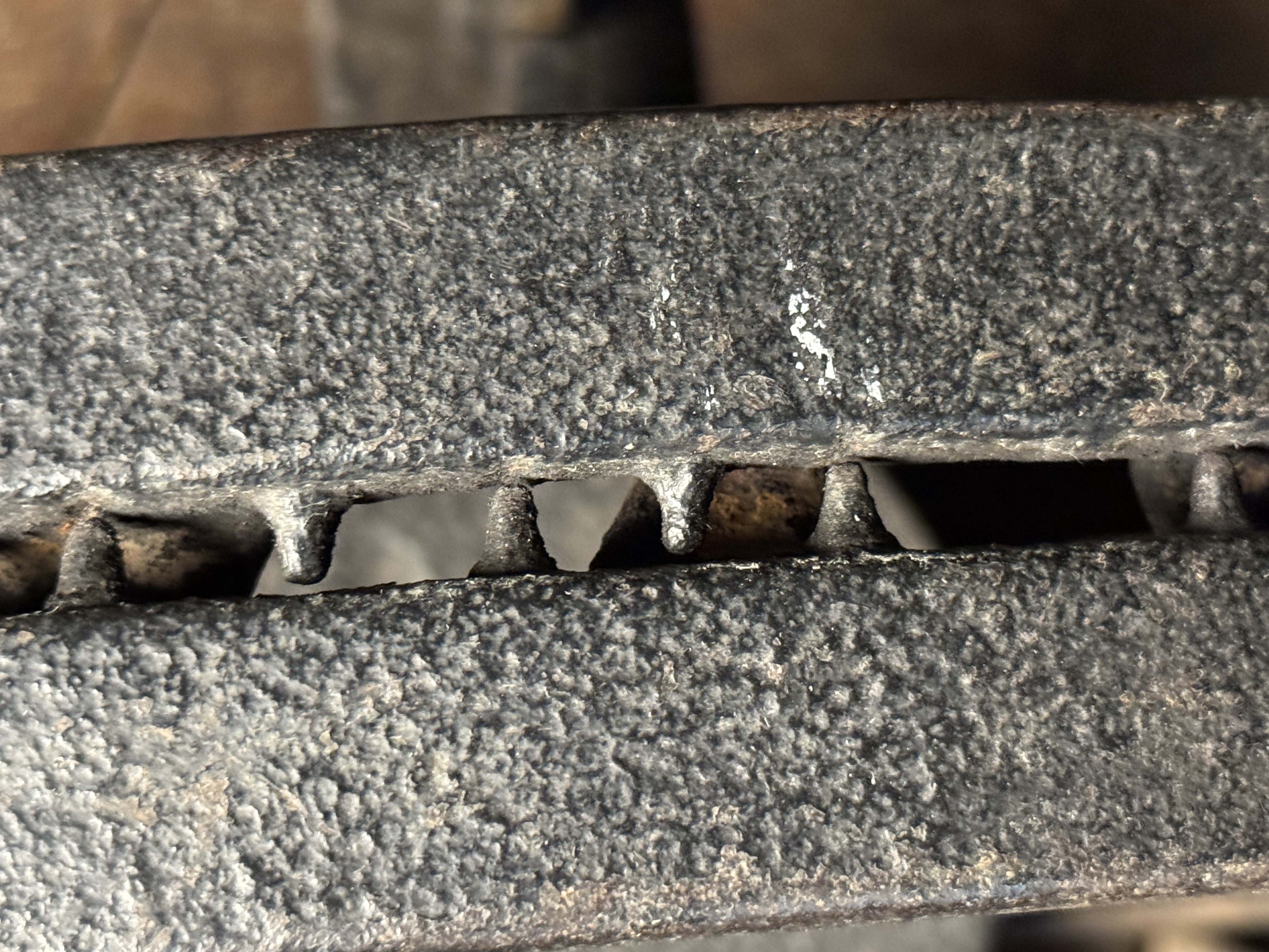 S. Newhouse pre-Oneida No. 5 Slick Pan Bear Trap with Rare Cast Serrated Teeth