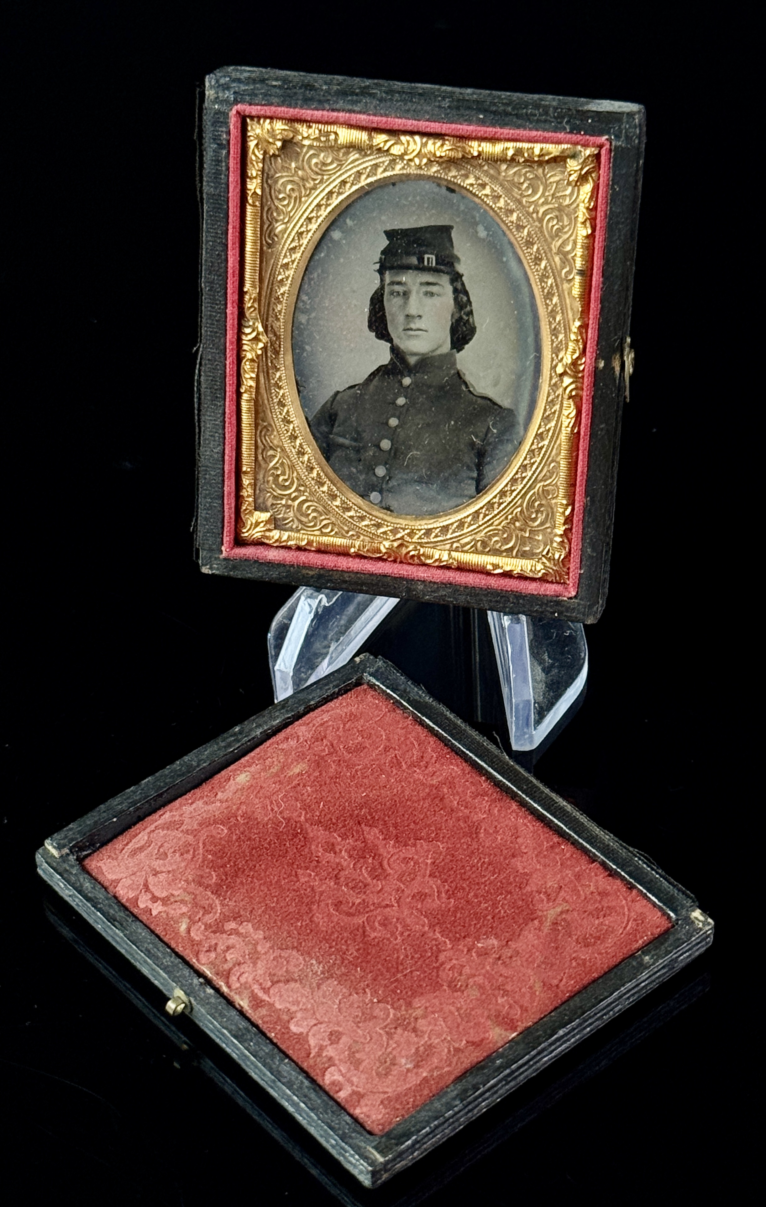 American Civil War Sixth Plate Union Soldier Tintype in Original Case