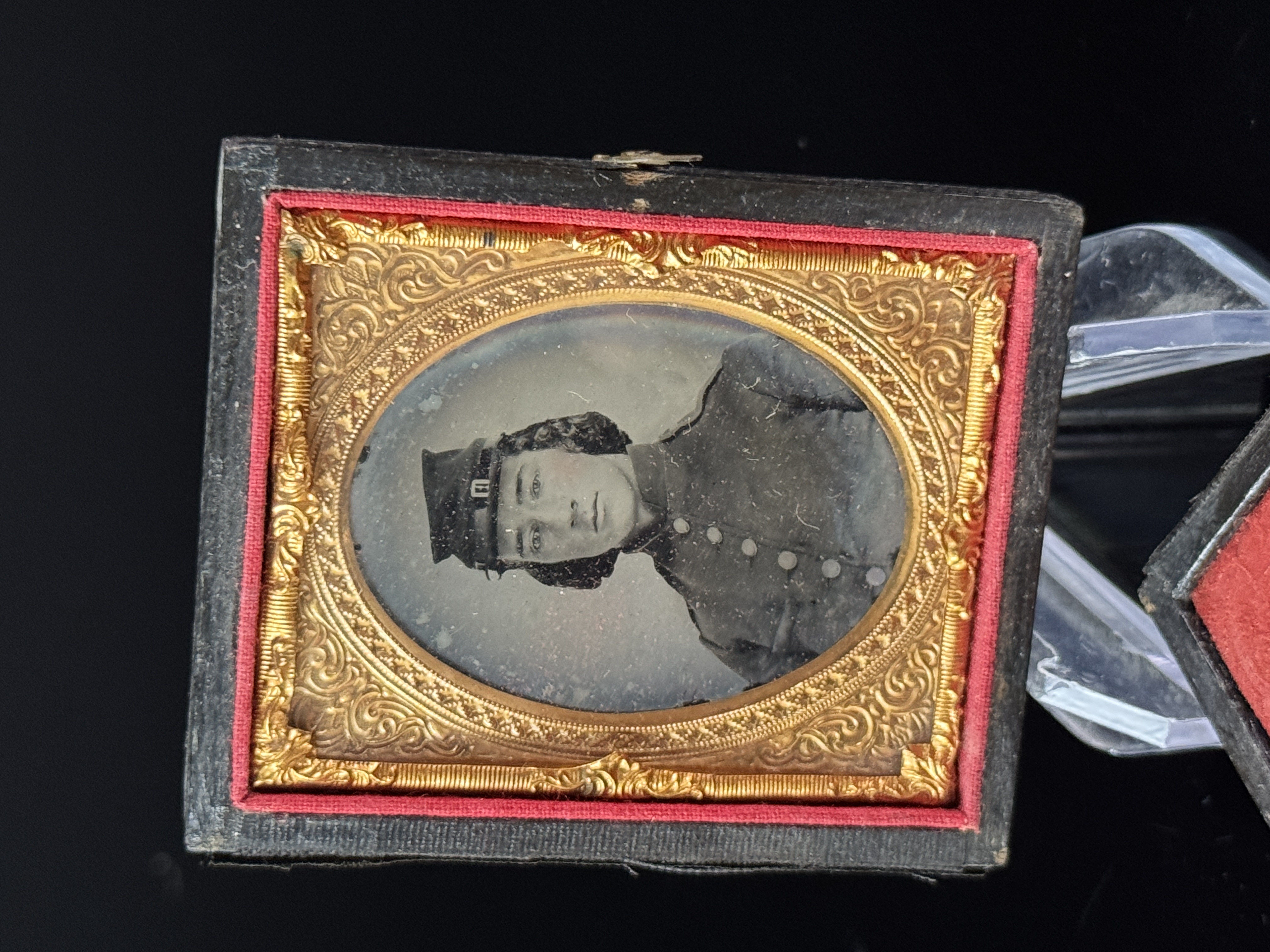 American Civil War Sixth Plate Union Soldier Tintype in Original Case
