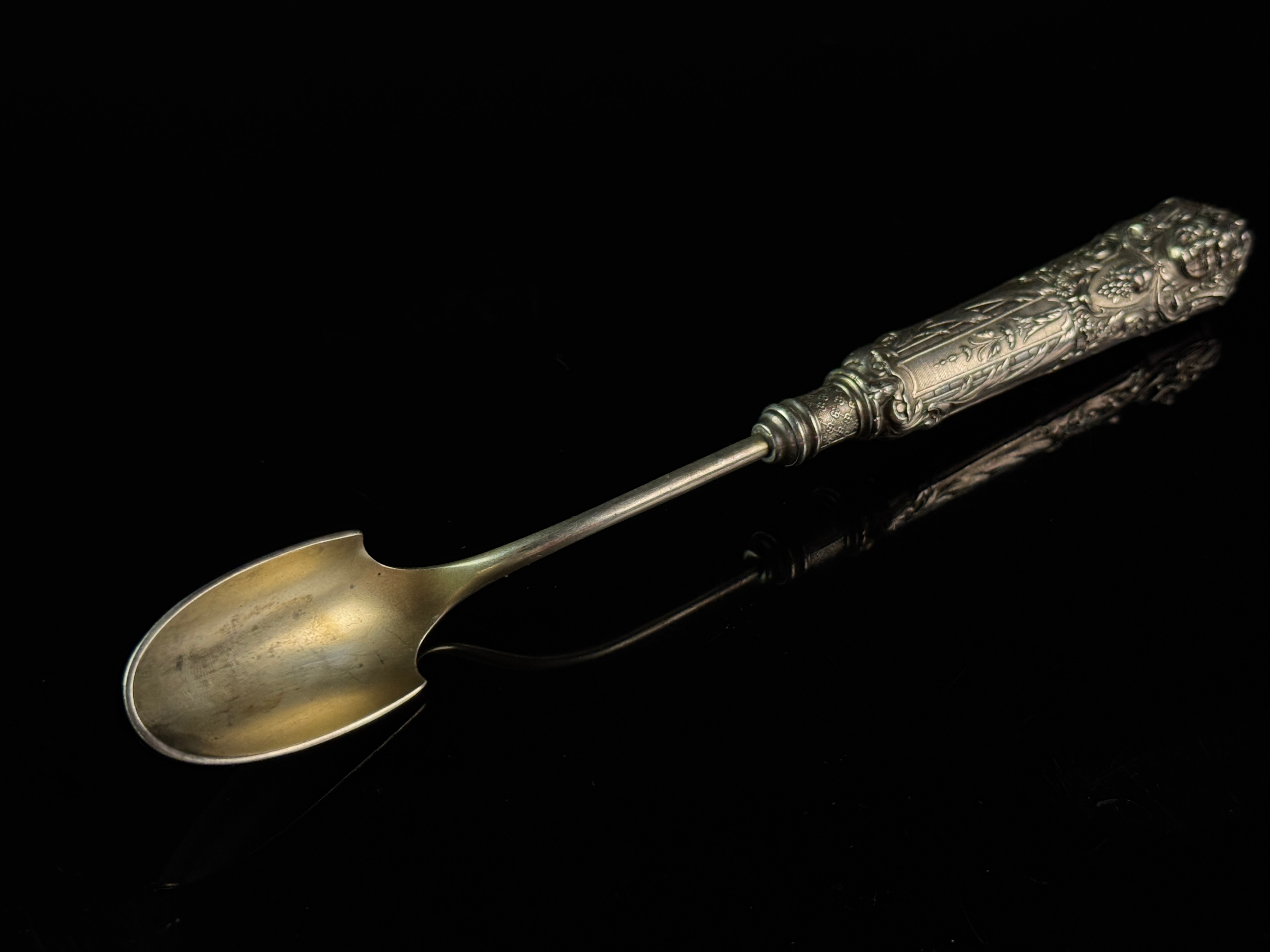 Reed & Barton Silverplate Renaissance Pattern Serving Scoop with Bacchus Motif
