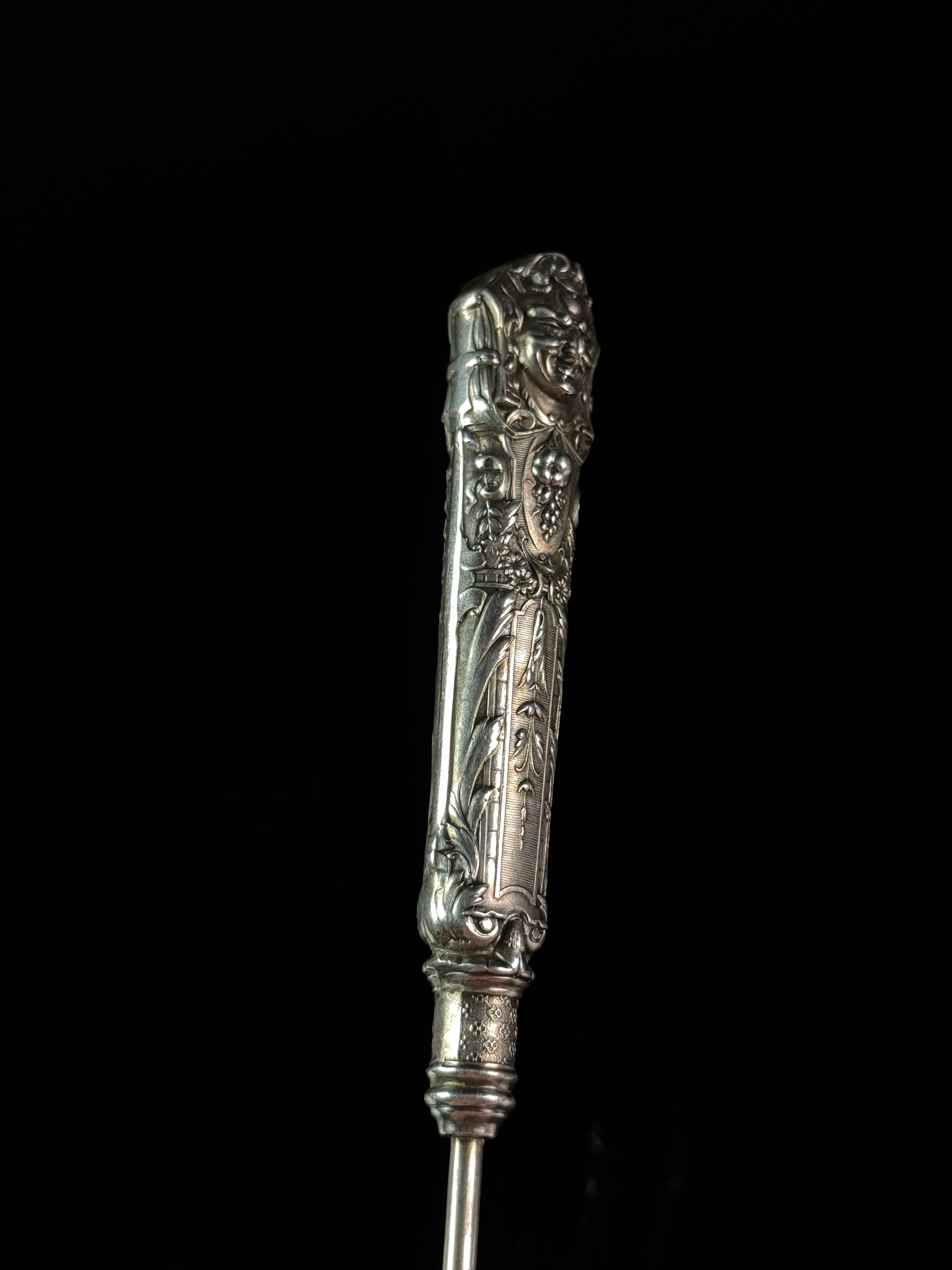 Reed & Barton Silverplate Renaissance Pattern Serving Scoop with Bacchus Motif