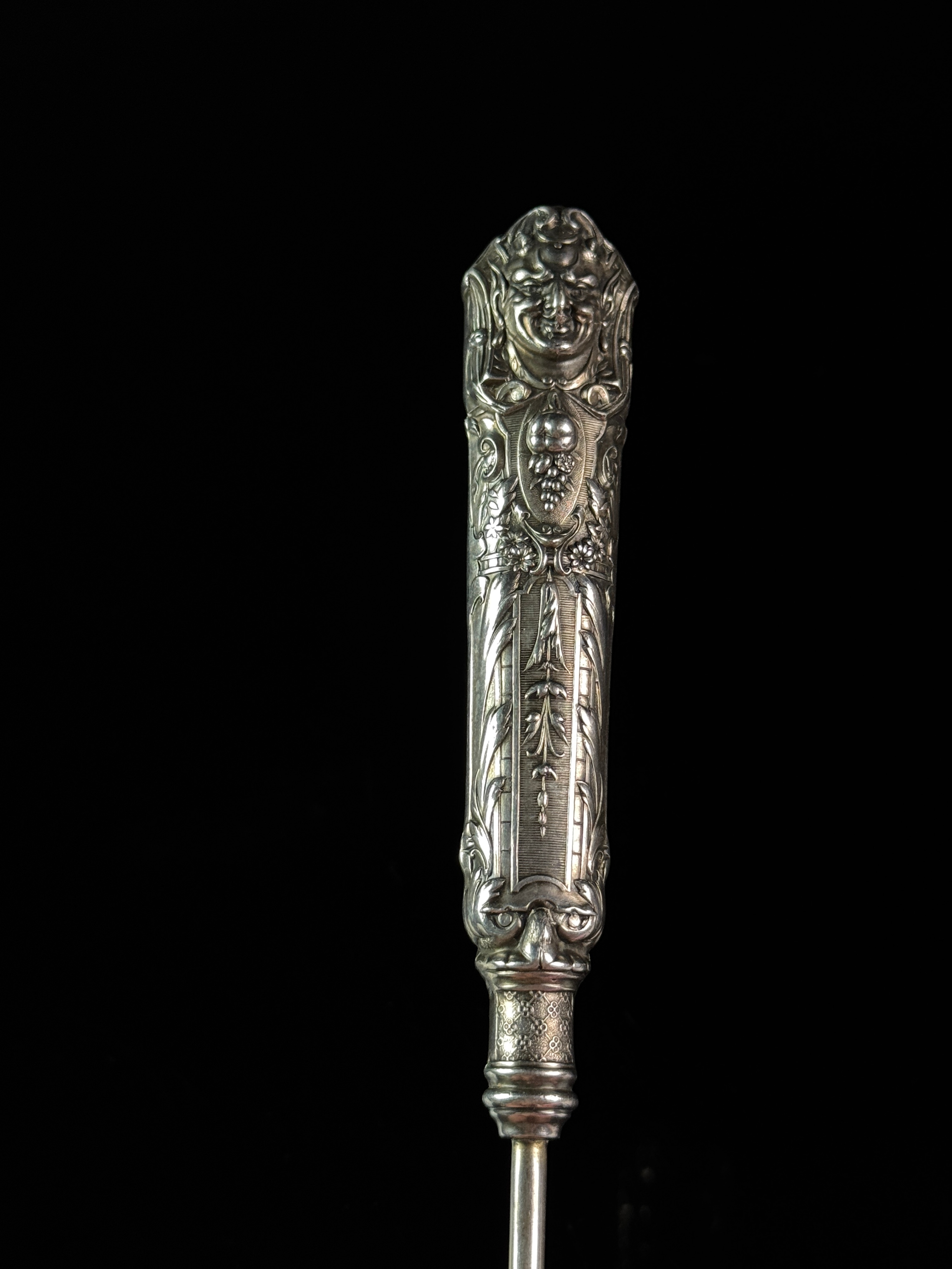 Reed & Barton Silverplate Renaissance Pattern Serving Scoop with Bacchus Motif
