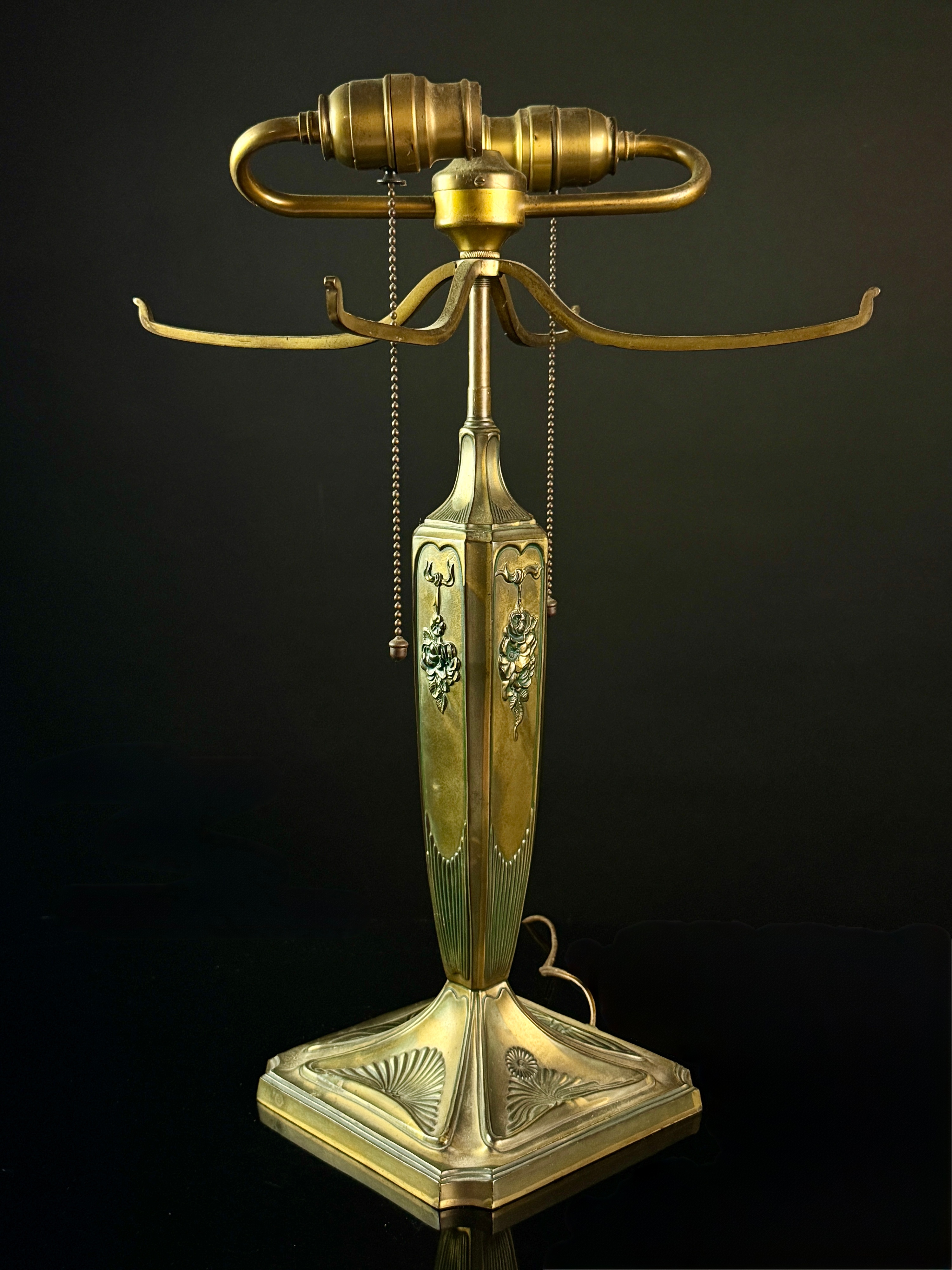 Pairpoint Manufacturing Company Model 3099 Art Nouveau Two Socket Electric Table Lamp Base