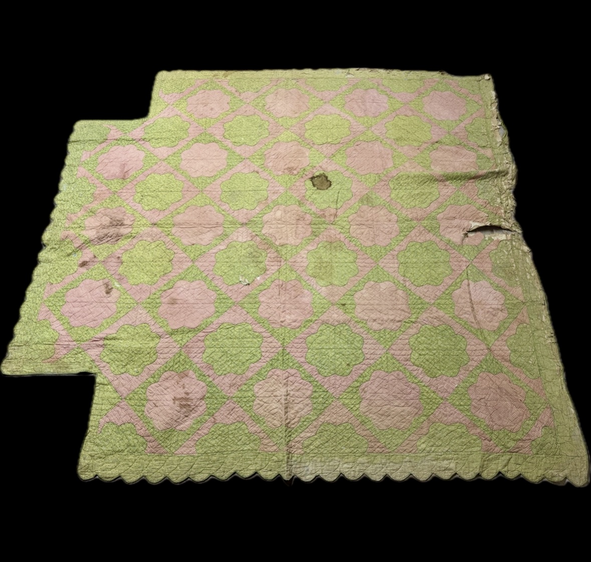 Hand-Appliqued and Hand-Quilted Floral Pattern Cotton Quilt with Scalloped Border