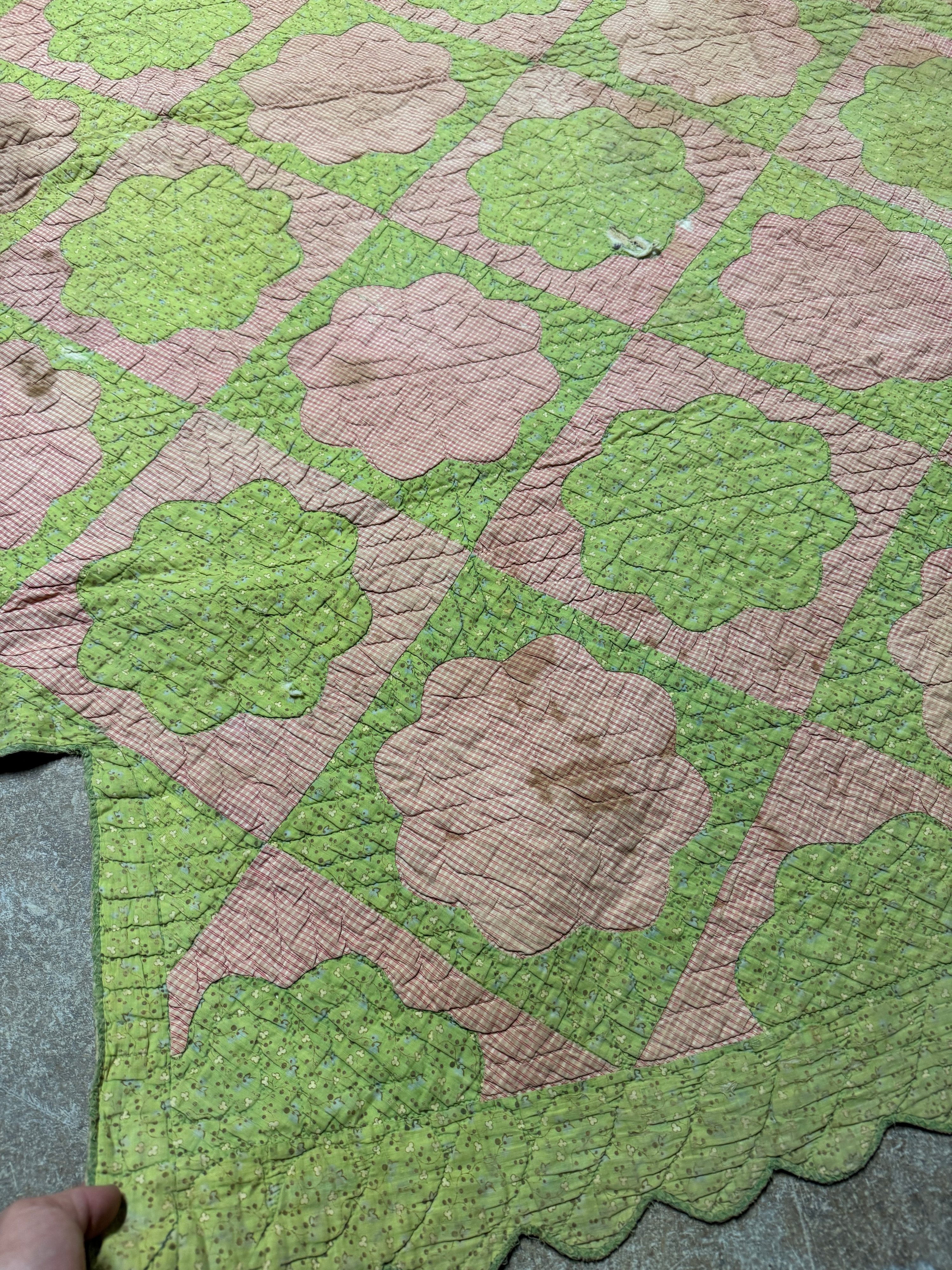 Hand-Appliqued and Hand-Quilted Floral Pattern Cotton Quilt with Scalloped Border