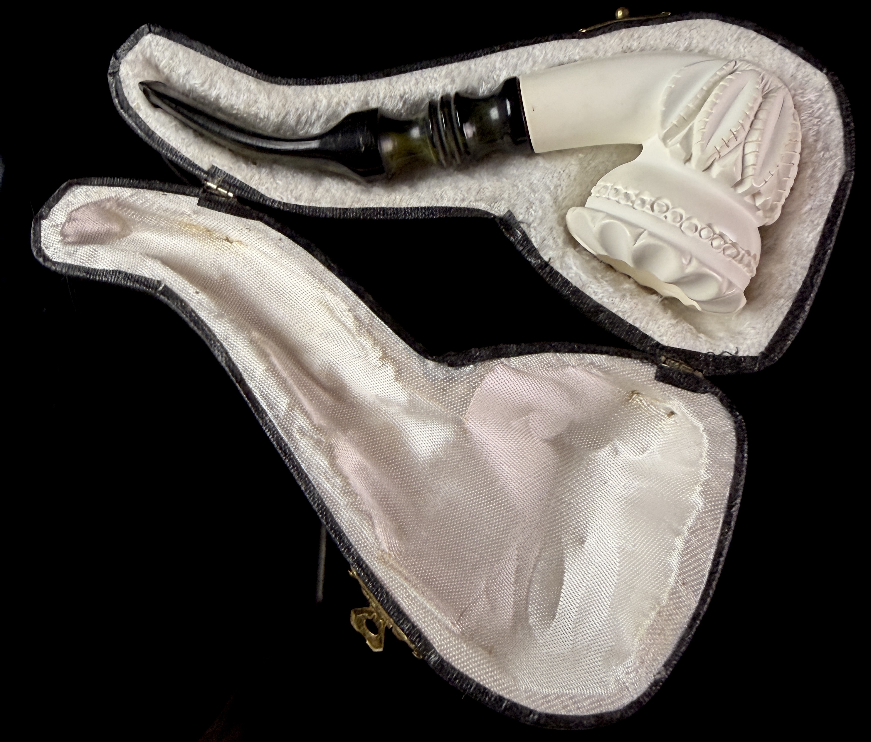 Carved Meerschaum Smoking Pipe with Mottled Green Stem and Fitted Case