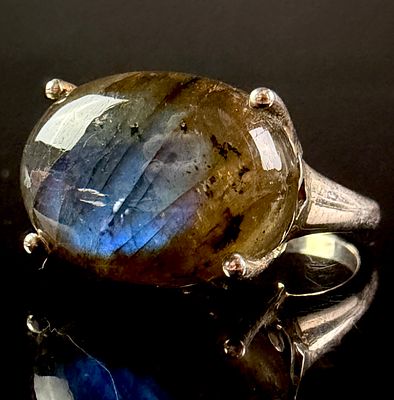 Annabella Limited Edition Labradorite Sterling Silver Ring. A sterling silver cocktail ring 