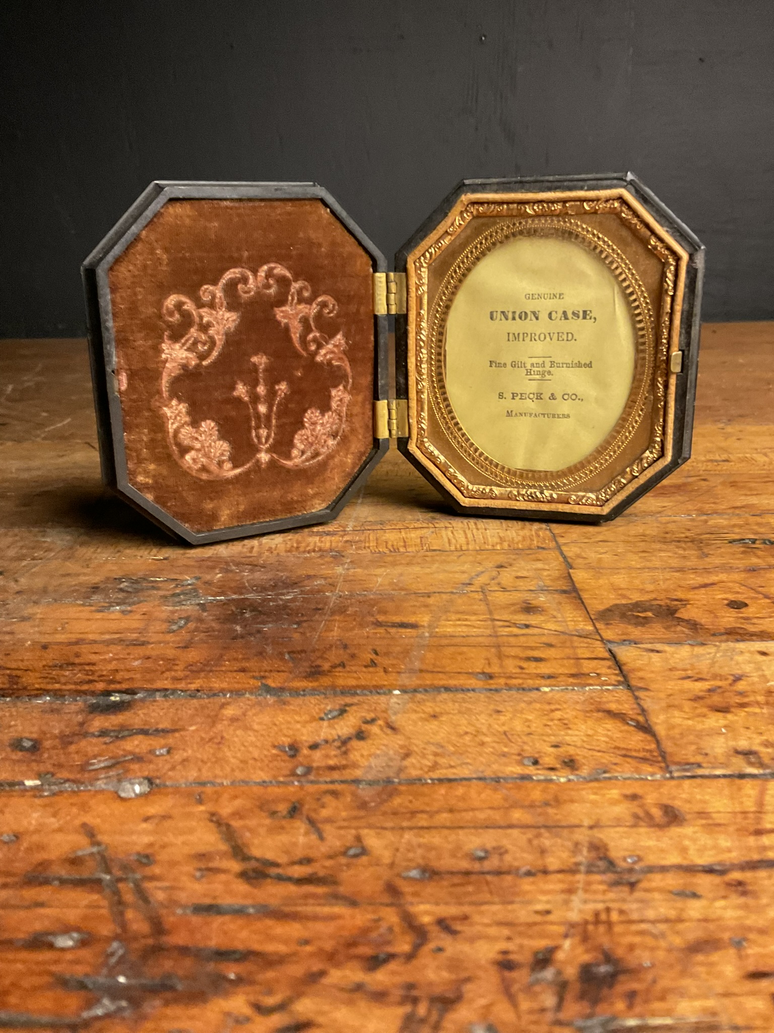 Circa 1850s-1860s S. Peck & Co. Octagonal Thermoplastic Union Case