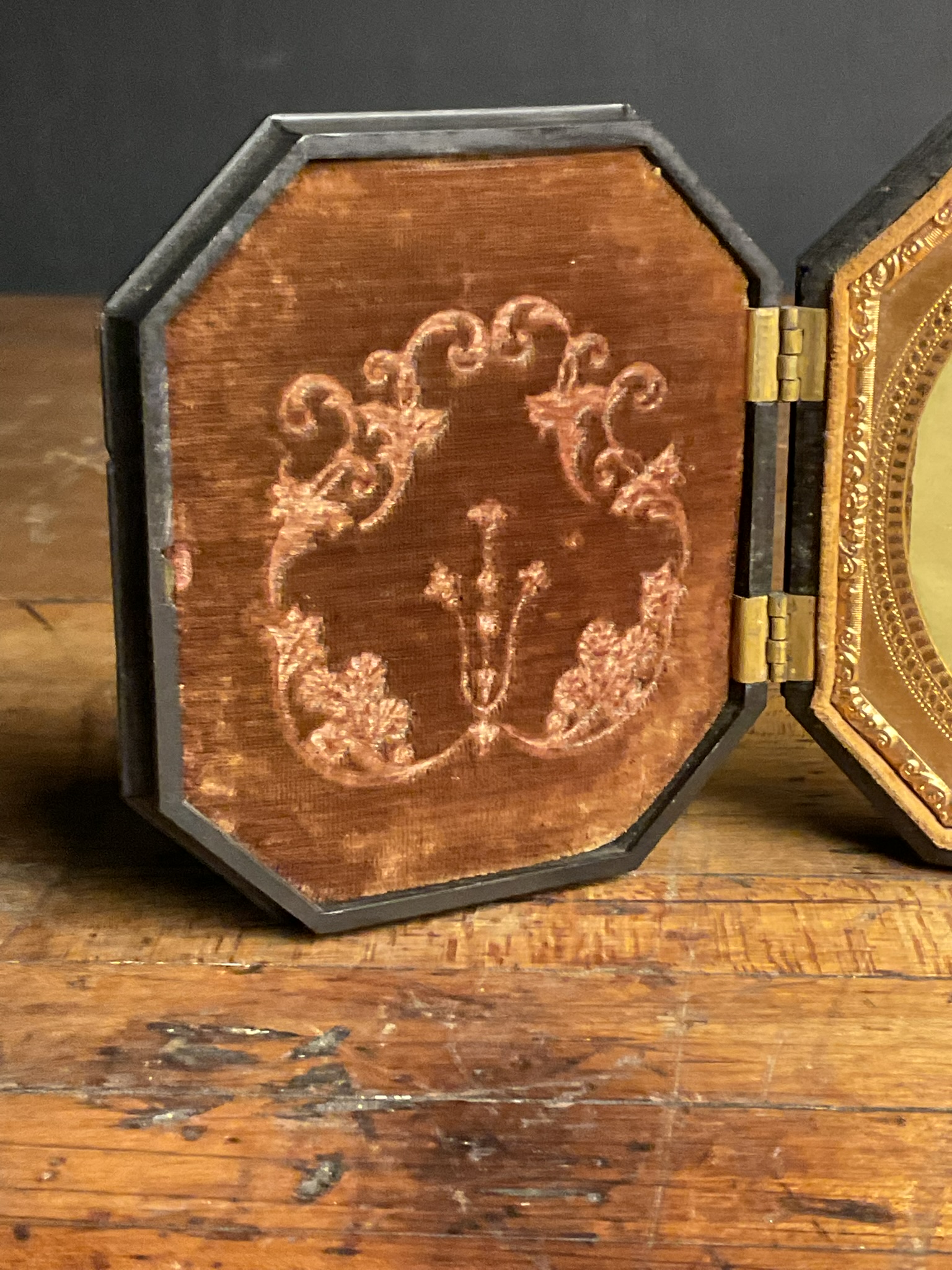 Circa 1850s-1860s S. Peck & Co. Octagonal Thermoplastic Union Case