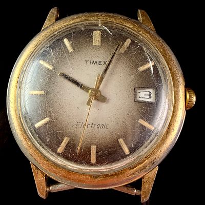 Timex Electronic Gold-Tone Date Wristwatch. A vintage Timex Electronic men's wristwatch 