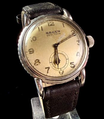 Gruen Veri-Thin Submarine Stainless Steel Wristwatch Reference 426-725. A Swiss-made Gruen 