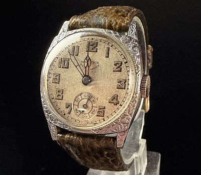 Warwick Knockabout Swiss Made Art Deco Mechanical Wristwatch. This antique Swiss-made mechanical 
