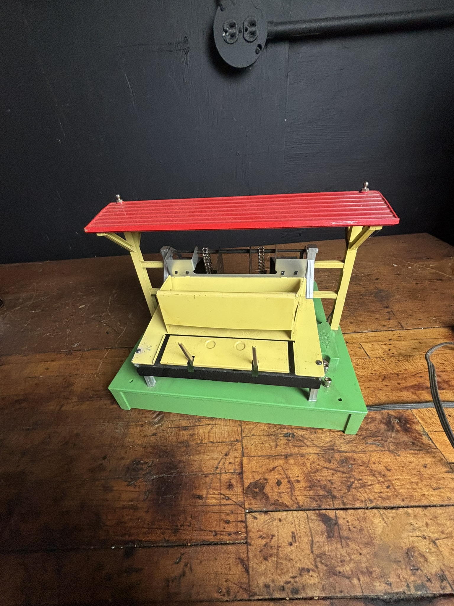 Lionel No. 397 Operating Coal Loader Accessory