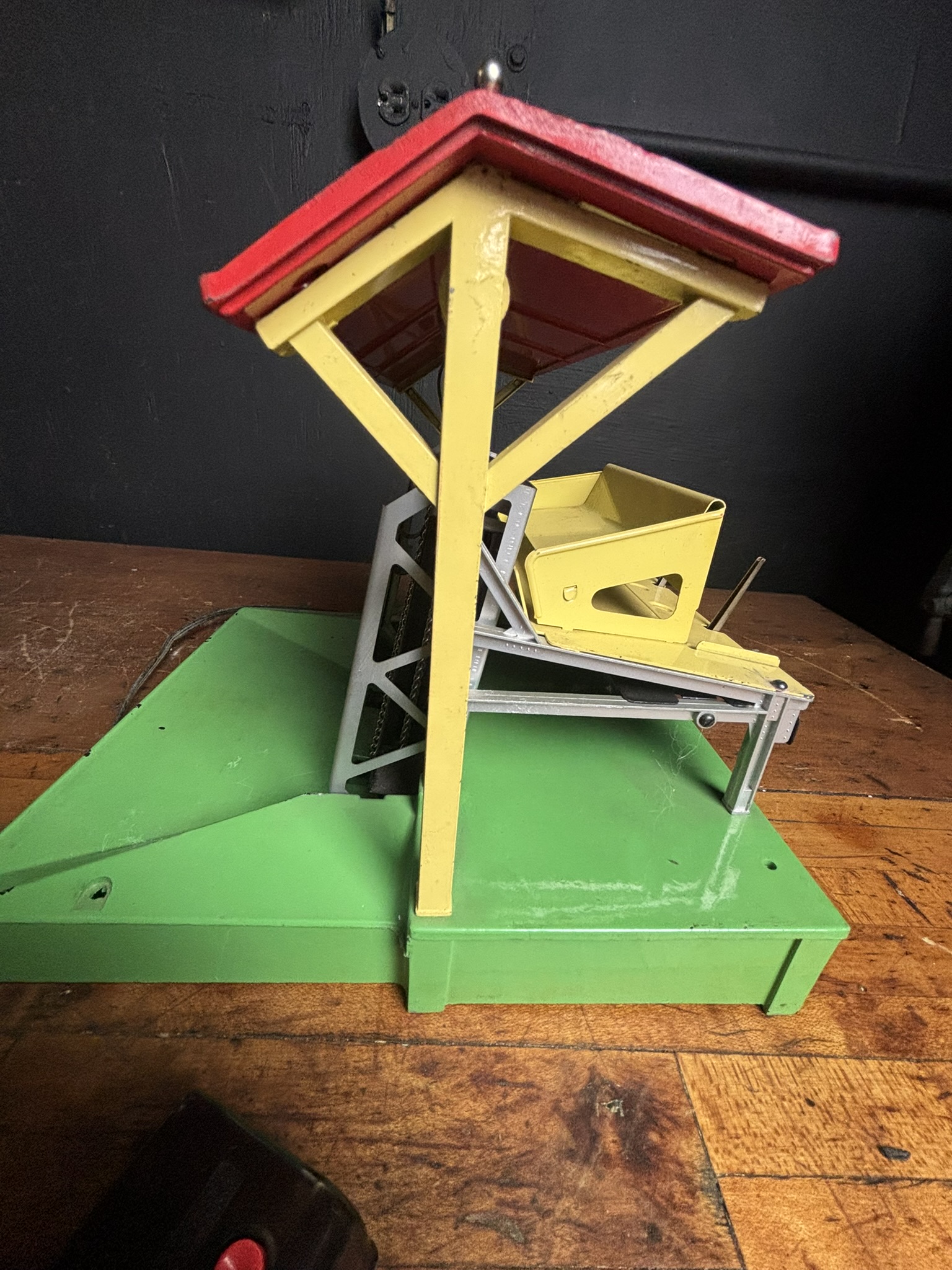 Lionel No. 397 Operating Coal Loader Accessory