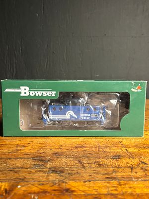 Bowser Conrail N5c Caboose Road Number 23139 in Original Box. A Conrail N5c caboose manufactured 