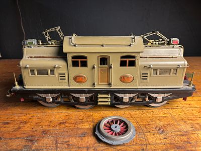 Lionel Standard Gauge Pre-War 408E Dual Motor Electric Locomotive in Mojave Finish. A Lionel 