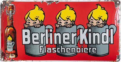Emailschild Berliner Kindl, Flaschenbier, Berlin um 1920 (3)Emailschild Berliner Kindl, gew&ouml;lbt 
