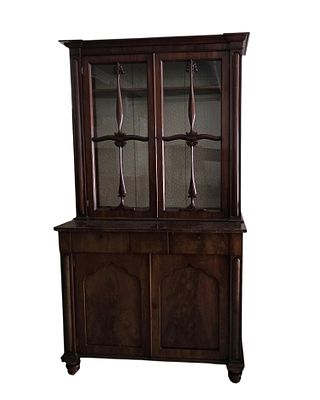 Manifattura olandese XIX secolo - Credenza 2 corpiMisure:cm.115 x 52 x 205h Credenza-vetrina 2 