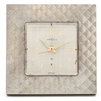 שעון שולחני מעורר Angelus. 
מנגנון שמונה ימים מכני, מצב עבודה. 
מנגנון מעורר (מצב עבודה). 