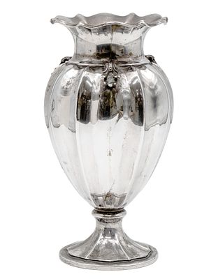 Silver Vase, Milan, Italy, 1944-1968. 
Marked (800). 
Height: 24cn. 
523gr.