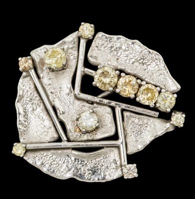 14k White Gold Diamond Pendant. 
11 diamonds in total weight of about 1.80ct. 
Marked. 
10.02gr.