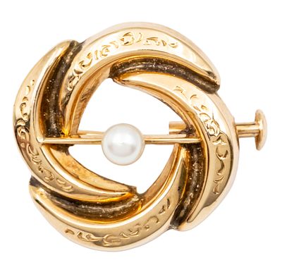 14k Rose Gold Pearl Brooch. 
Marked. 
About 4mm pearl. 
Brooch diameter: 2.4cm. 
4.12gr.