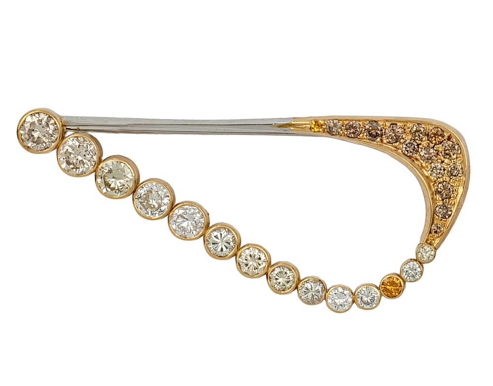 18k Yellow Gold Diamond Brooch. 
29 diamonds in total weight of about 4ct. 
Marked. 
5.6x2.9cm. 
